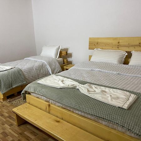 Ardjon House Hostel Berat Bagian luar foto